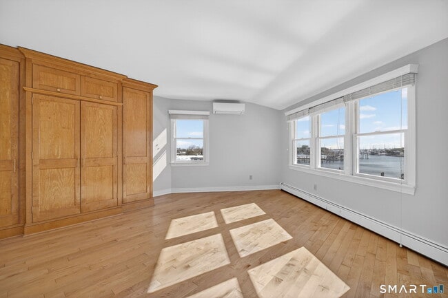 Building Photo - 49 Steamboat Wharf