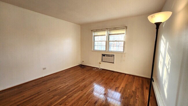 Building Photo - 2331 Ogden Ave