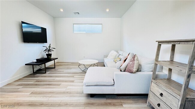 Building Photo - 9836 Starlight Ridge Ave