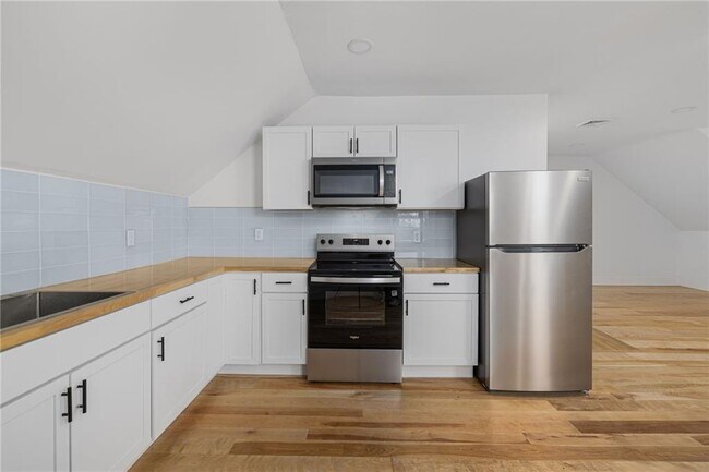 Building Photo - 30 Cypress St