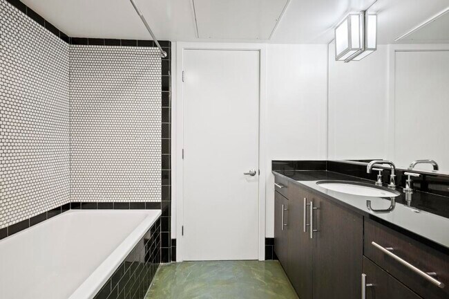 Building Photo - 4111 W Sunset Blvd