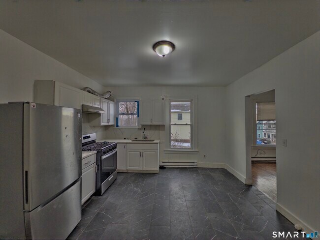 Building Photo - 64 Wood St