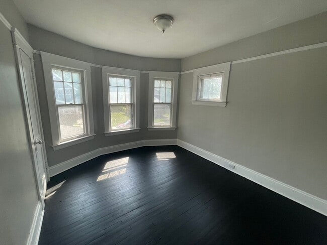 Building Photo - SECTION 8 AND EDEN ACCEPTED!! Stunning 4-Bedroom Home Available Now!