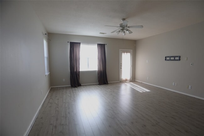 Building Photo - 5547 Linden Rose Ln