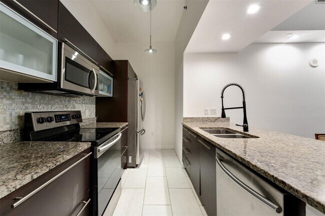 Building Photo - 951 Brickell Ave