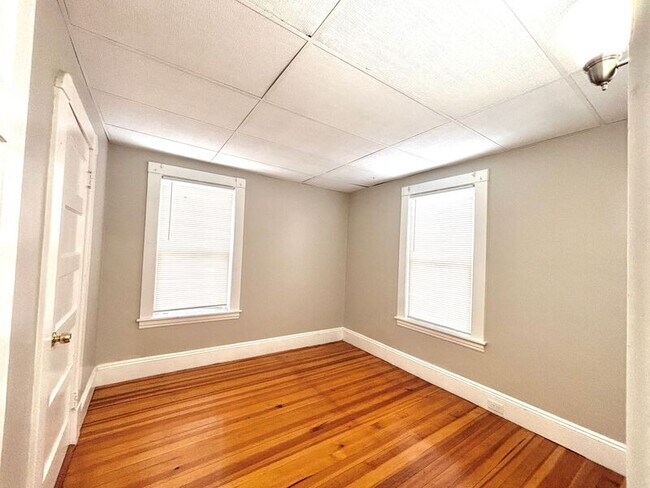 Building Photo - 19 Ellen Ave