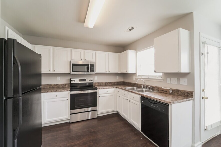 Building Photo - 5713 Henderson Oaks Dr