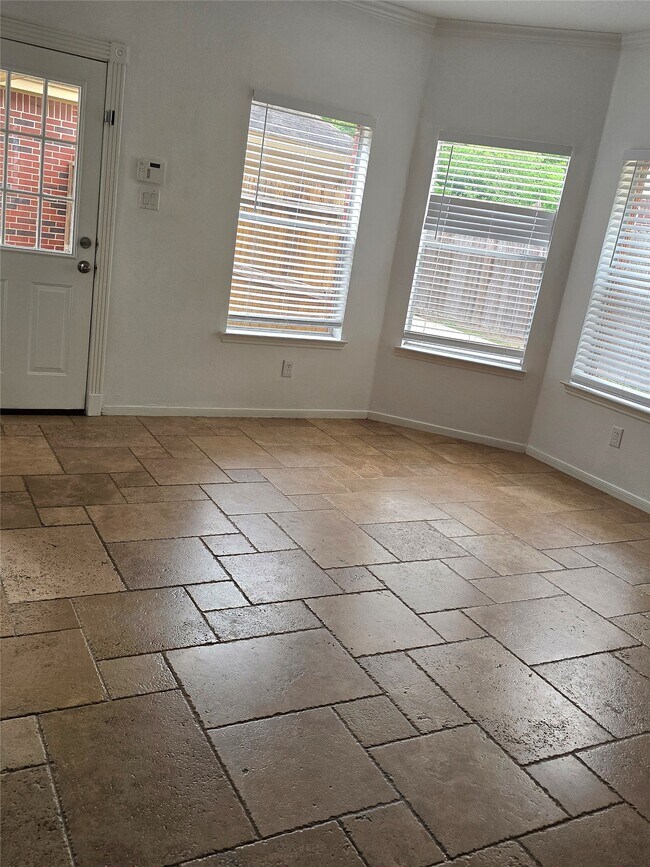 Building Photo - 12018 McKinney Falls Ln