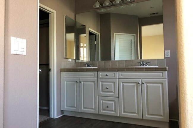 Master Bathroom - 24063 Avocado Ln