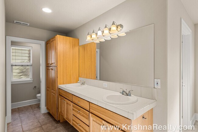 Building Photo - 12834 NW Alsace Ln