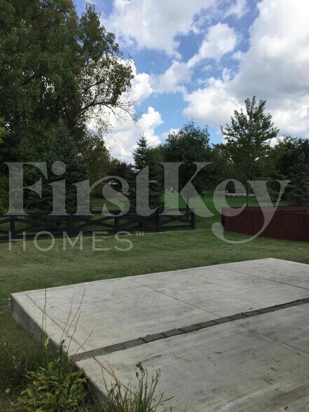 Building Photo - 7944 Birch Creek Dr