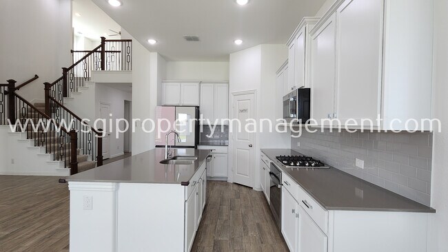 Building Photo - 10231 Sovereign Dr