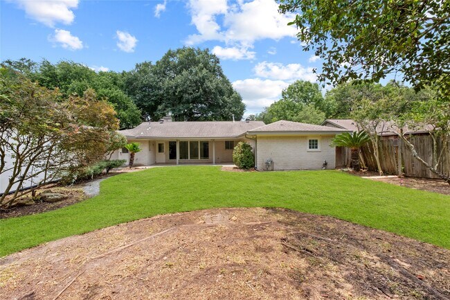 Building Photo - 8307 Braesview Ln