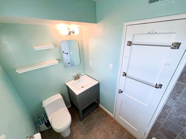 Building Photo - Sun-filled 1 Bed 1 Bath Condo With Garage Parking In The Heart Of Ballston - Water Included