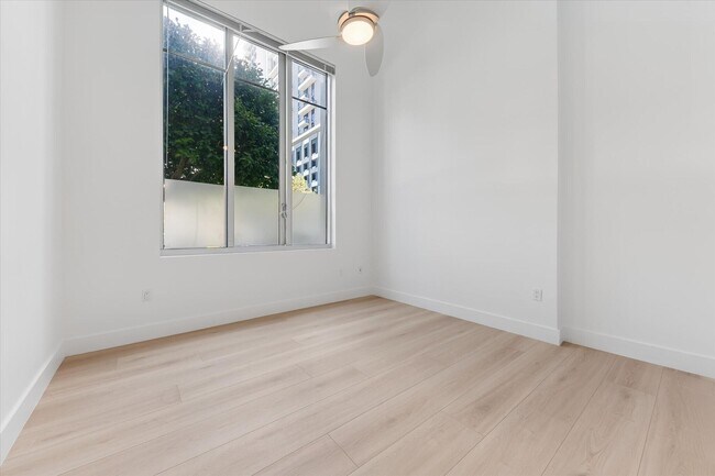 Building Photo - 300 S Australian Ave