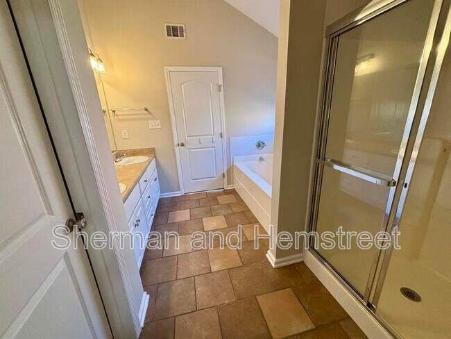 Building Photo - 4477 Country Glen Cir