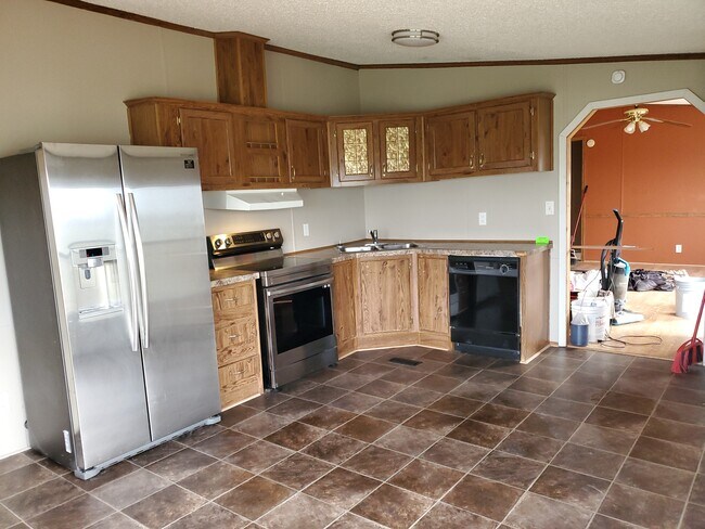 Building Photo - 4823 Drake Rd