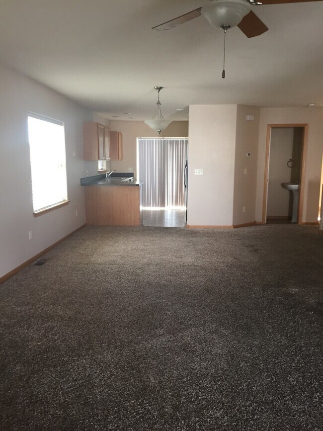 Building Photo - 642 Antelope Cir