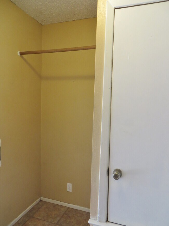 Building Photo - 3 Bedroom 2 Bathroom Georgetown Home
