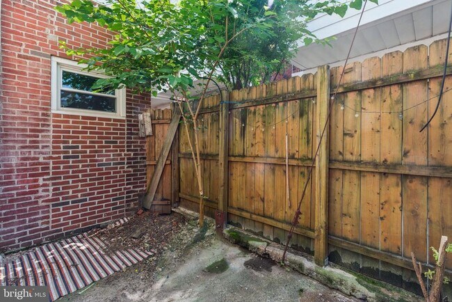 Building Photo - 2529 Frankford Ave