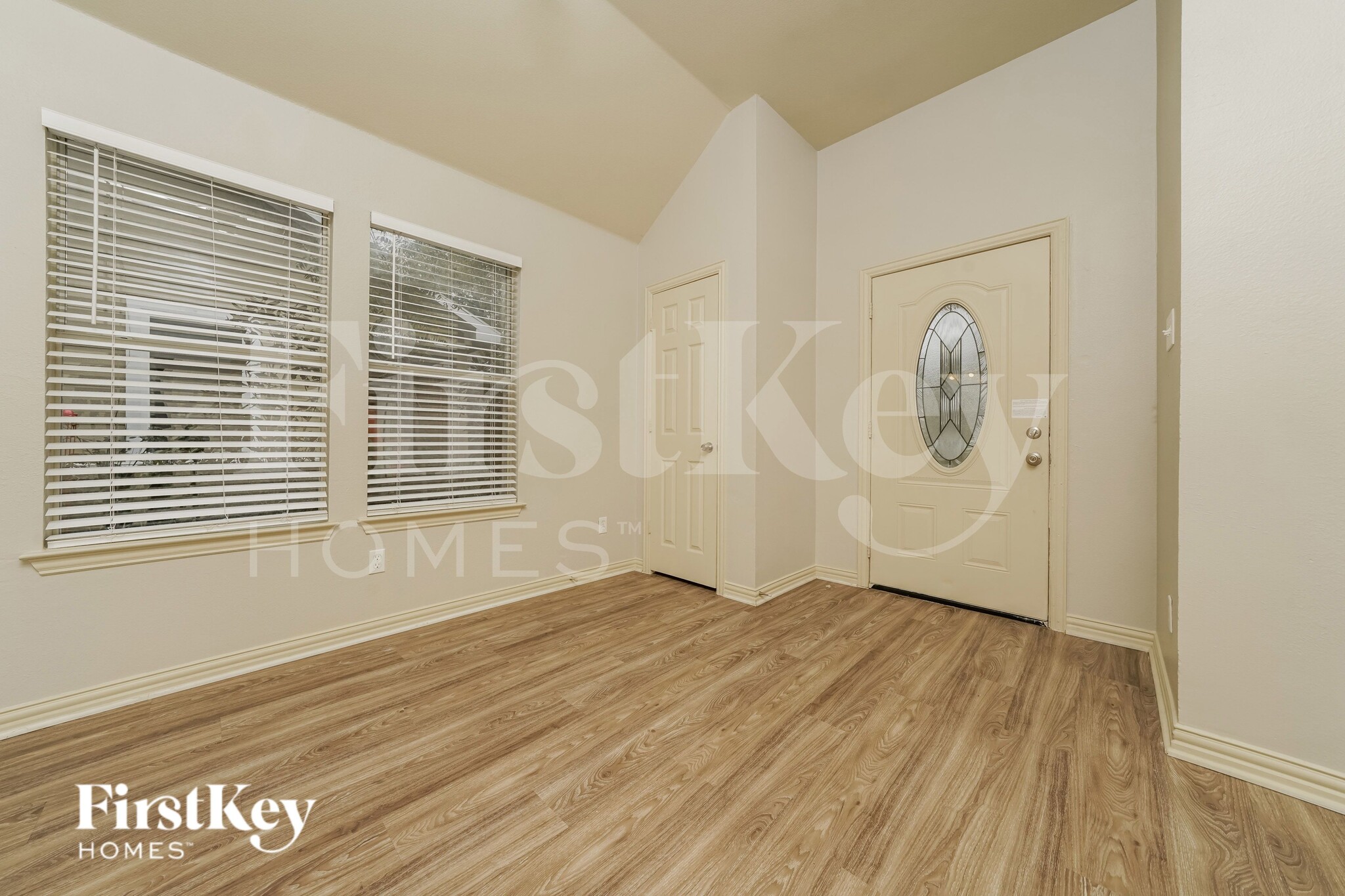 Building Photo - 804 Center St