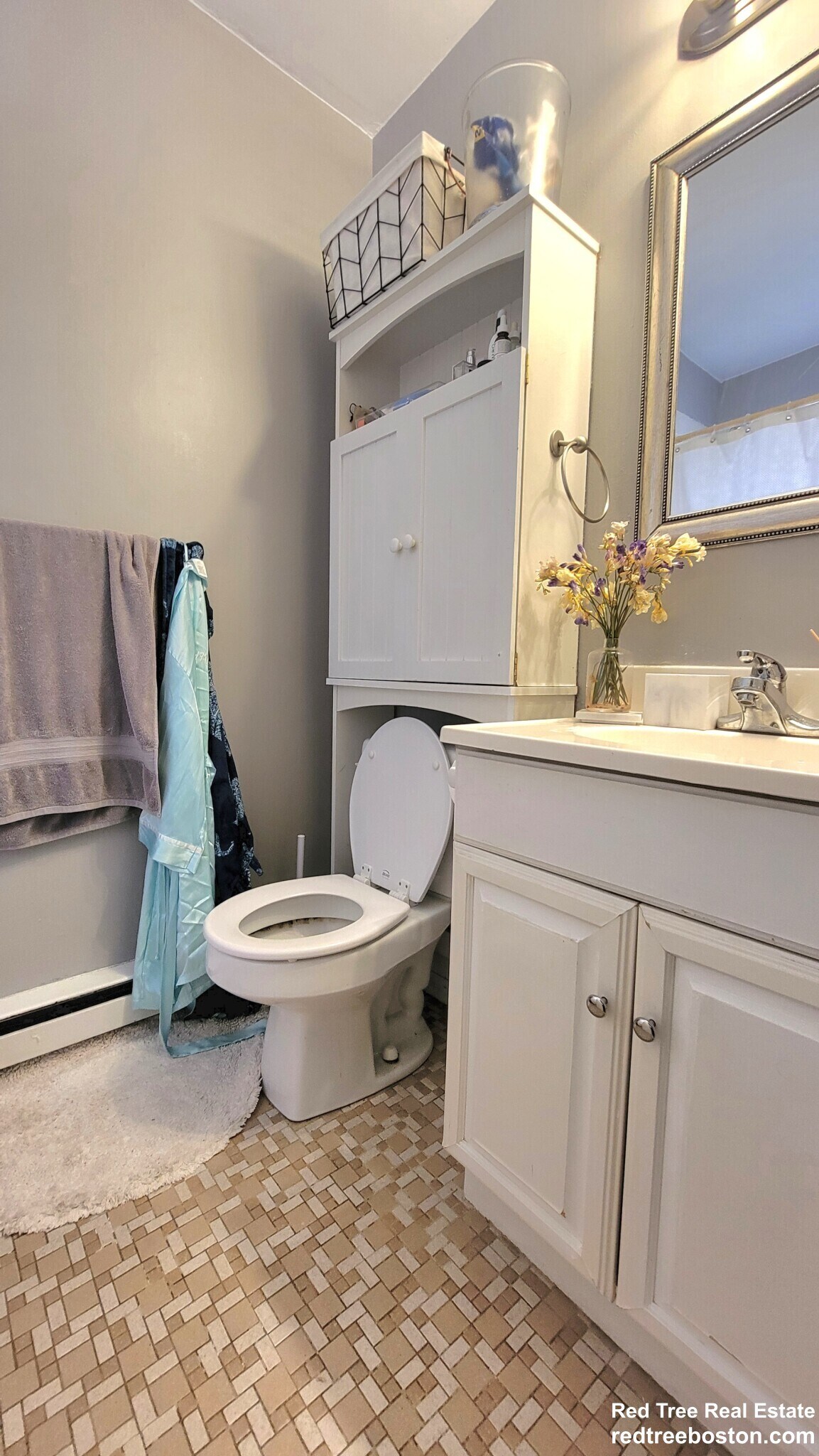 Building Photo - 200 Kelton St