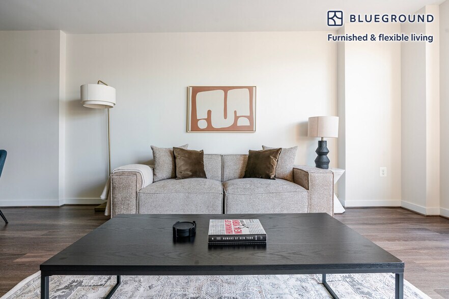 Building Photo - 3444 Fairfax Dr