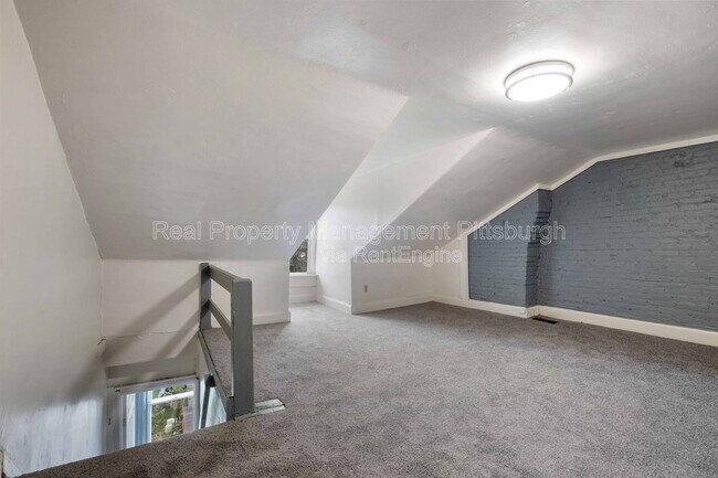 Building Photo - 31 Miltenberger St