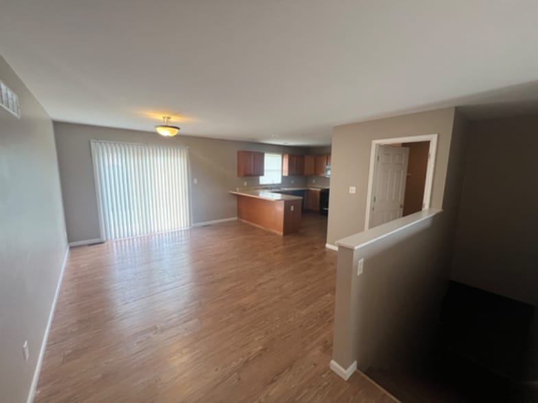 Building Photo - 425 Station Crossing