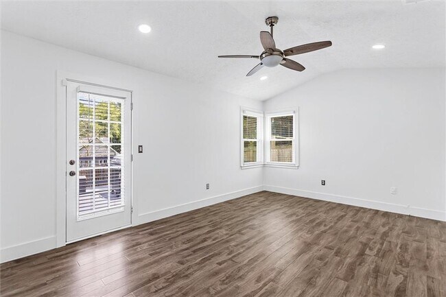 Building Photo - 140 Grayland Creek Dr