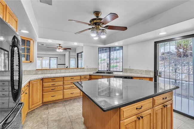 Building Photo - 2457 Swan Ln