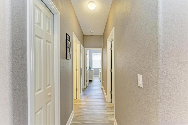 Building Photo - 135 River Enclave Ct