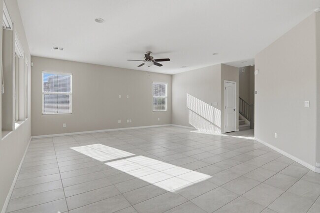Building Photo - 3158 Molinos Dr