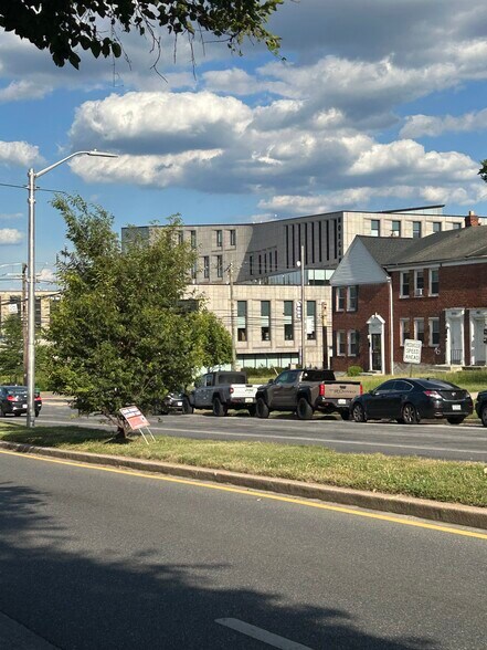 Building Photo - 1644 E Cold Spring Ln