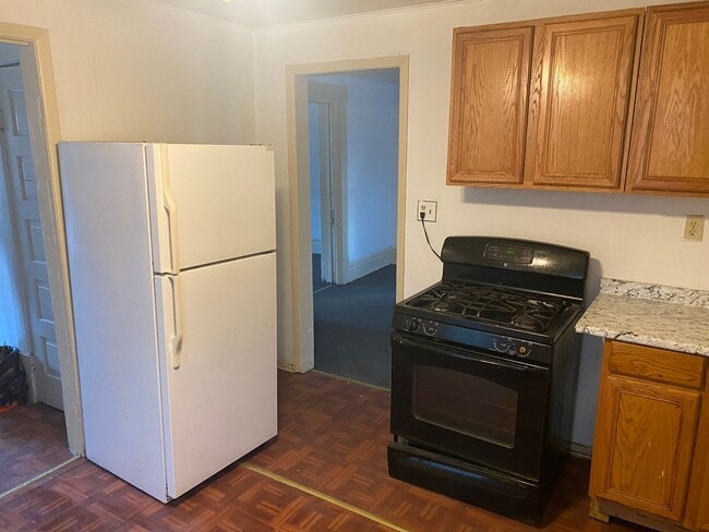 Building Photo - Spacious 3-Bedroom Home for Lease in Akron