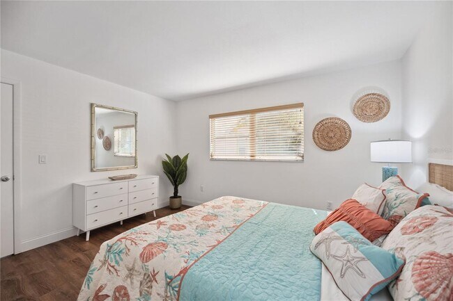 Building Photo - 456 Yacht Harbor Dr