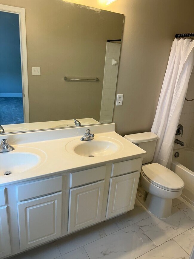 Building Photo - Clarksburg Townhouse