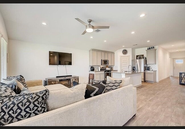 Building Photo - 1246 Truckee River Dr