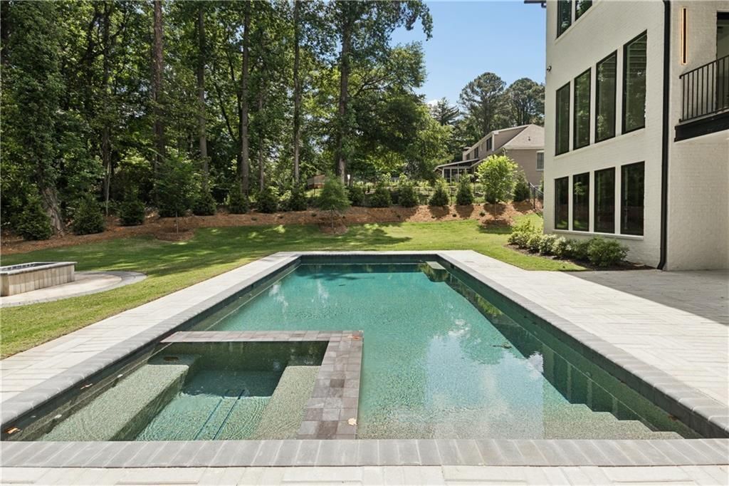 Building Photo - 1000 Clementstone Dr NE