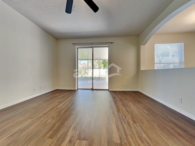 Building Photo - 12727 Westwood Lakes Blvd