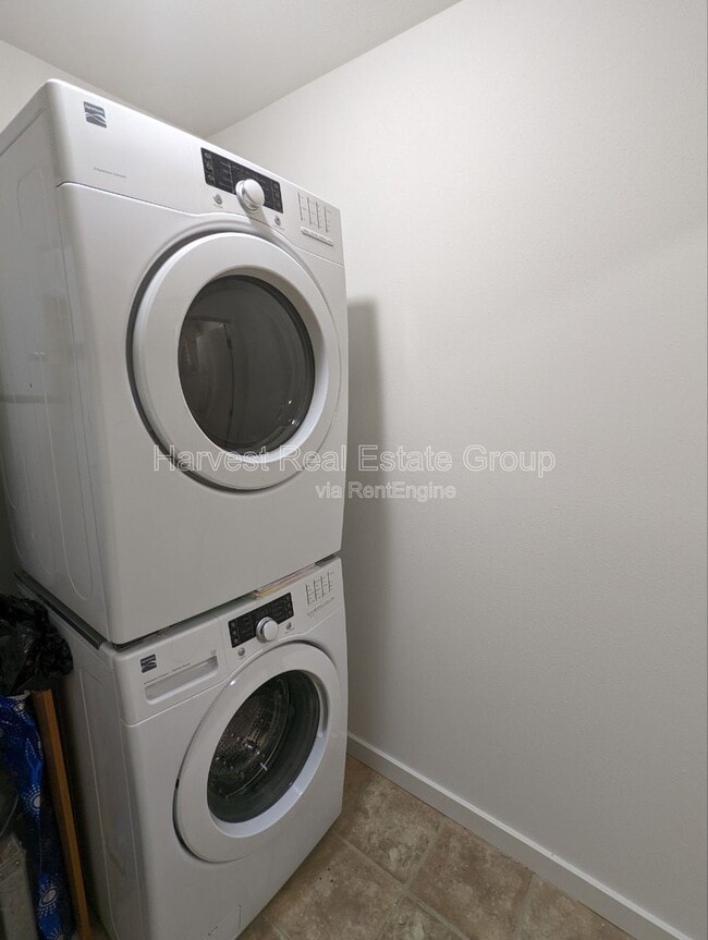 Building Photo - 426 27th St