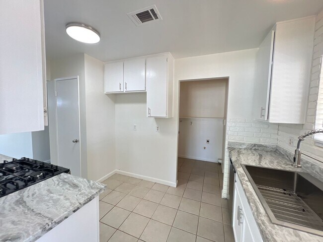 Building Photo - Northwest Bakersfield Home