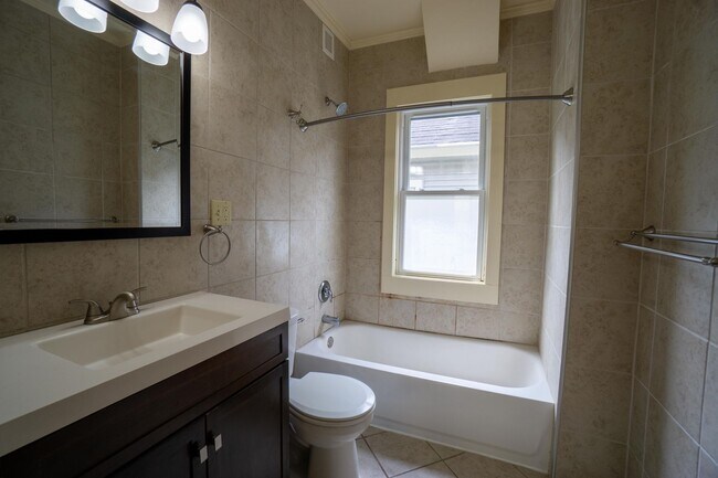 Building Photo - Newly Renovated 3 Bedroom -3 Blocks From C...