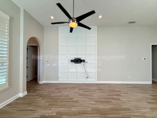 Building Photo - 628 Town Plaza Ave