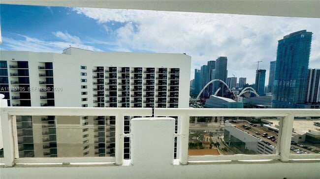 Building Photo - 1717 N Bayshore Dr