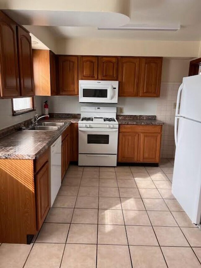 Building Photo - 864 Gary Ave SE