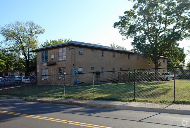 Building Photo - 1812 Hickory St