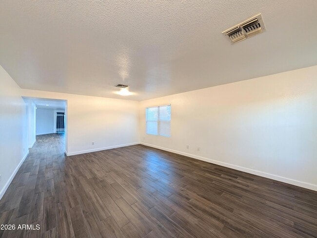 Building Photo - 2404 W Roeser Rd