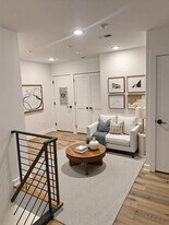 Building Photo - 2416 Clifford St