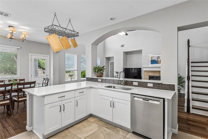 Building Photo - 1705 Chula Vista Dr